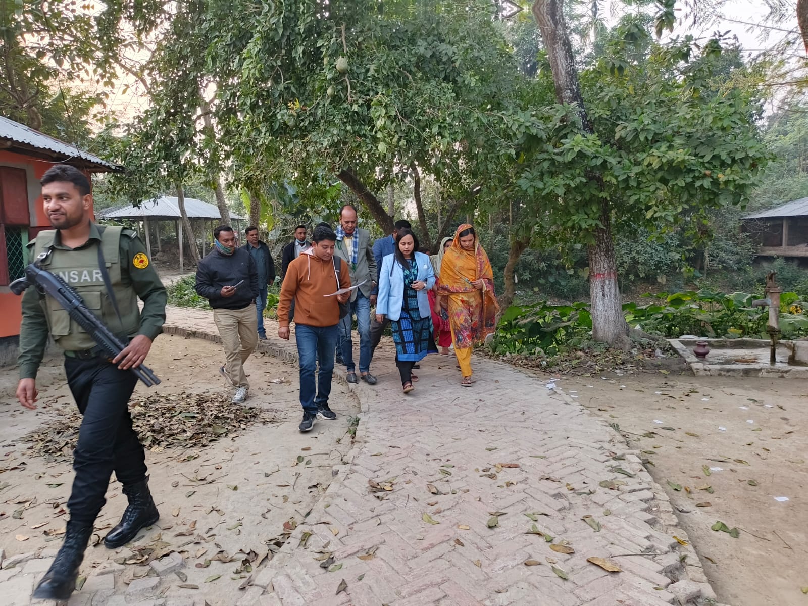 আলমডাঙ্গা পৌরসভার নিম্নআয় এলাকা উন্নয়ন ( লিনিক) করণের লক্ষ্যে পরিদর্শন